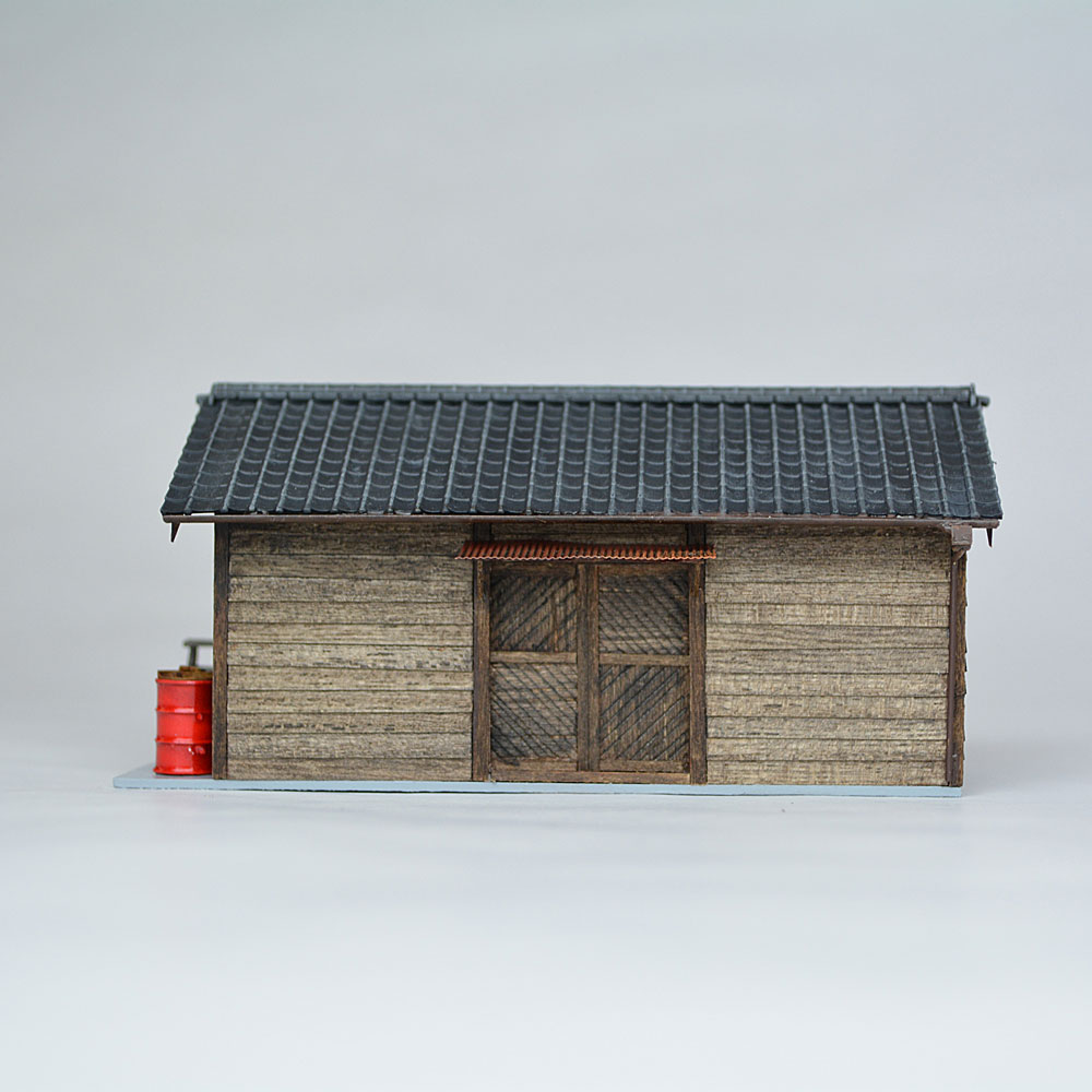 小さな倉庫（瓦屋根）2
